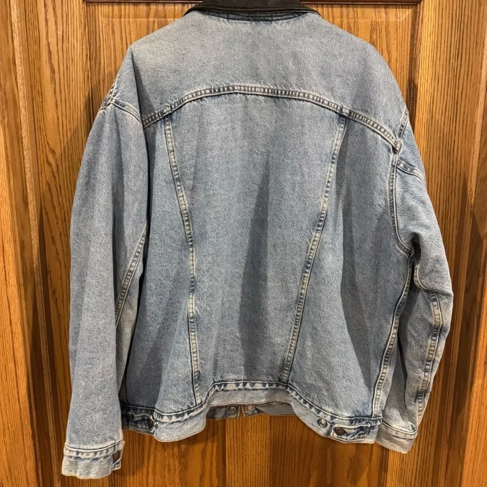 RARE Vintage Levi’s Sherpa-Lined Denim Trucker Jacket w/ Leather Collar – XL